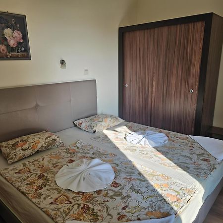Apartments Yalta Golden Sands Exterior photo