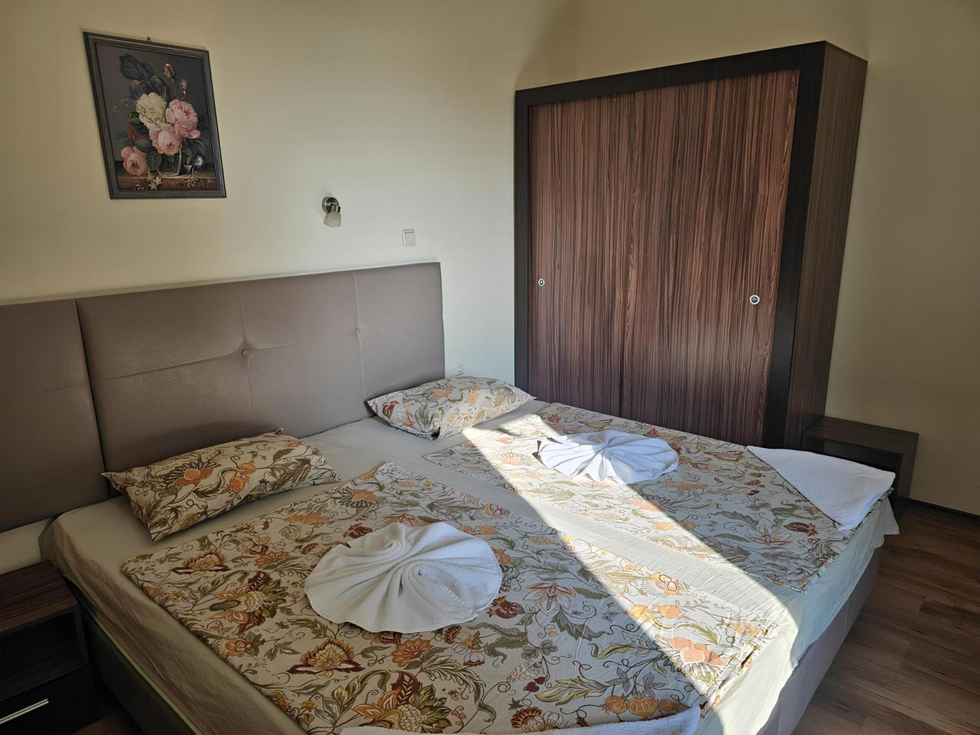 Apartments Yalta Golden Sands Exterior photo