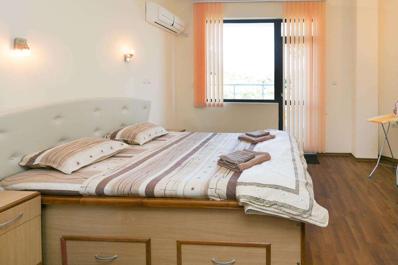 Apartments Yalta Golden Sands Exterior photo